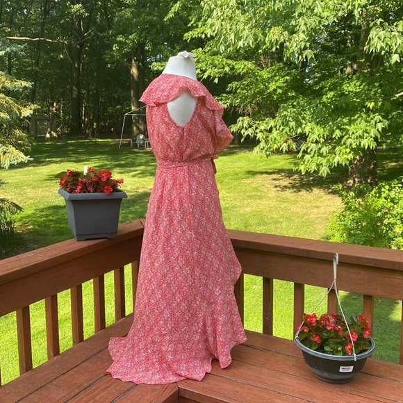 NWT Max Studio Peach& Cream Maxi Dress, see measurements in photos below. - Picture 4 of 11